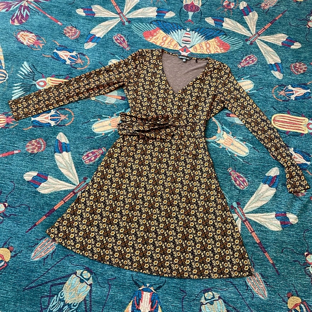 Gorgeous Toad & Co Cie wrap long sleeve dress in black gold flowers S like new!